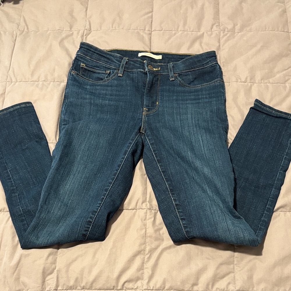 Levi's dark wash 711 skinny jeans